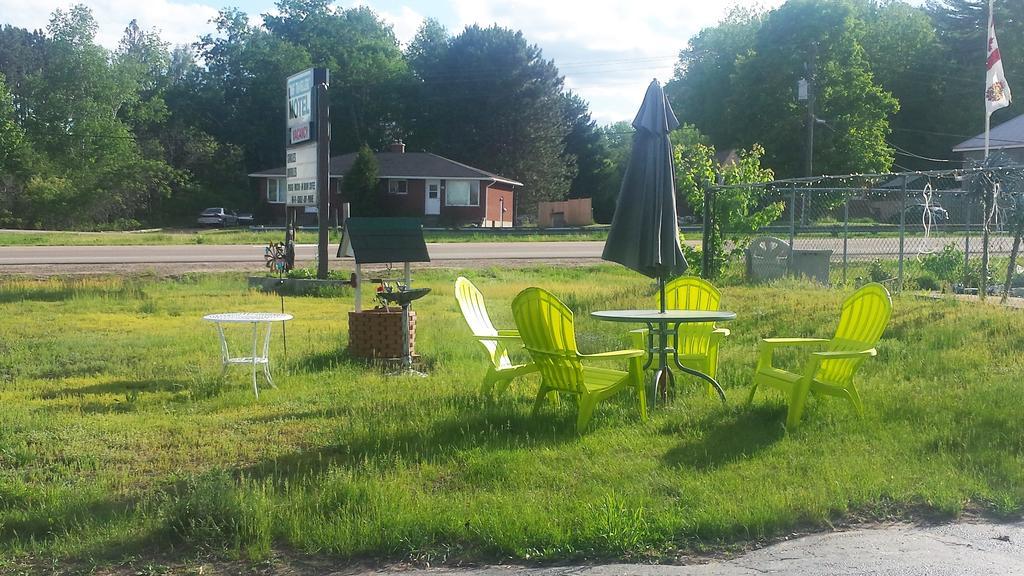 Time Travellers Motel Petawawa Eksteriør billede